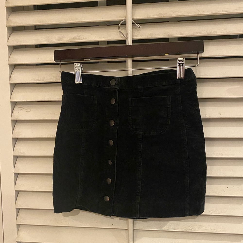 Brandy Melville black button up skirt